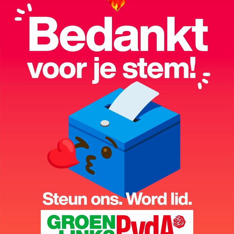 Poster. Achtergrond gradiënt van rood tot oranje. Bovenaan een emoji van een brandend hartje. Daaronder in wit groot de tekst "Bedankt voor je stem!" Daaronder een cartoon van een blauwe stembus met een gezichtje dat een hartje kust. Daardoor in wit de tekst "Steun ons. Word lid." Daaronder in een wit kader het logo "GroenLinksPvdA" in groen en rood.